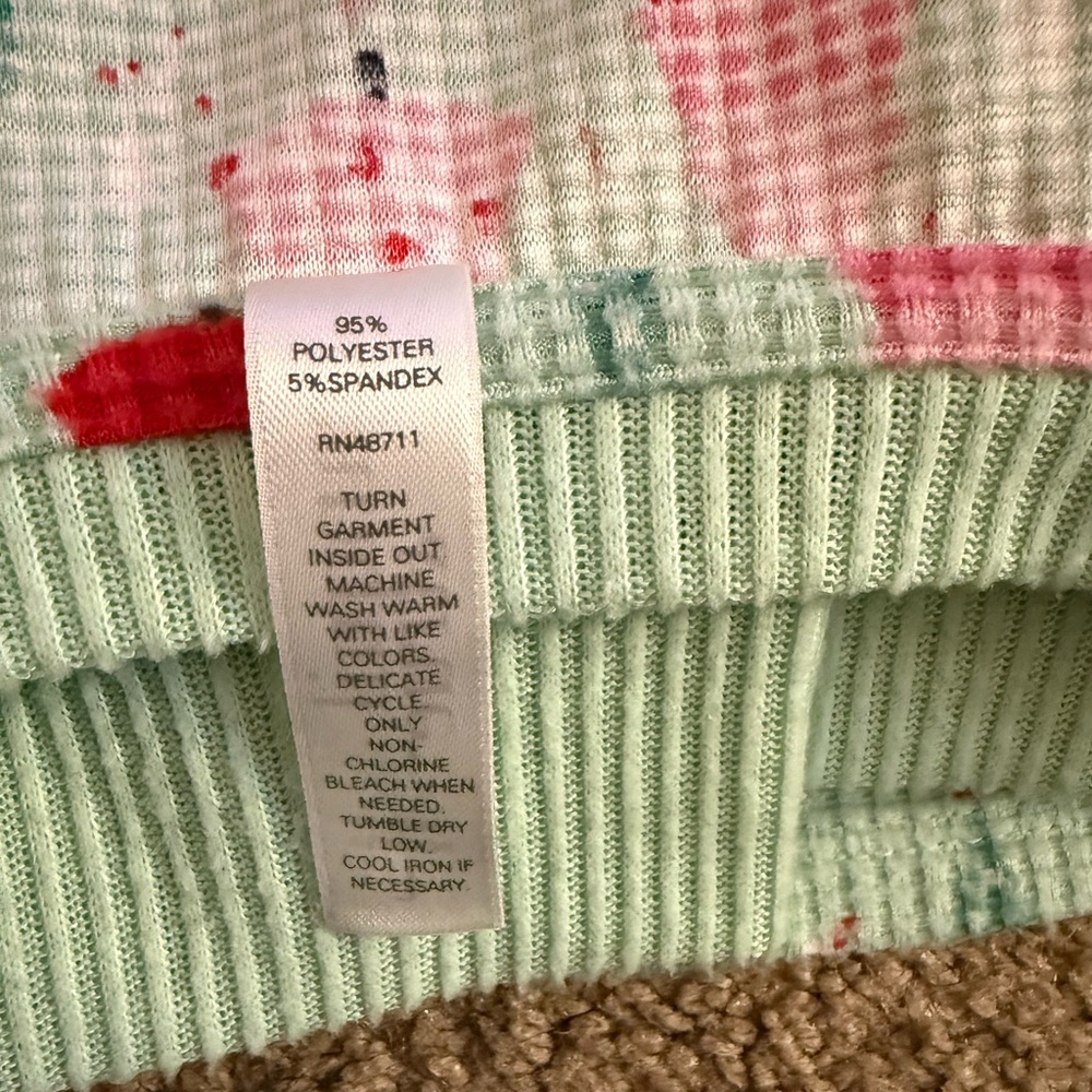 Women's Festive Tree Pattern Pajama Set - Picture 5 of 10